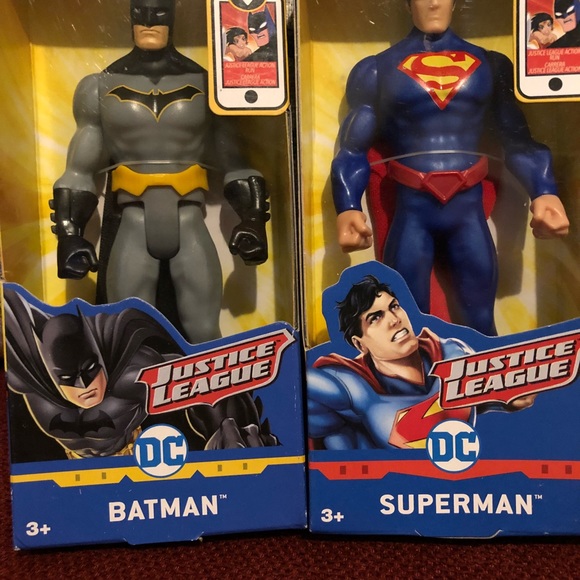 DC Justice League - Picture 2 of 7